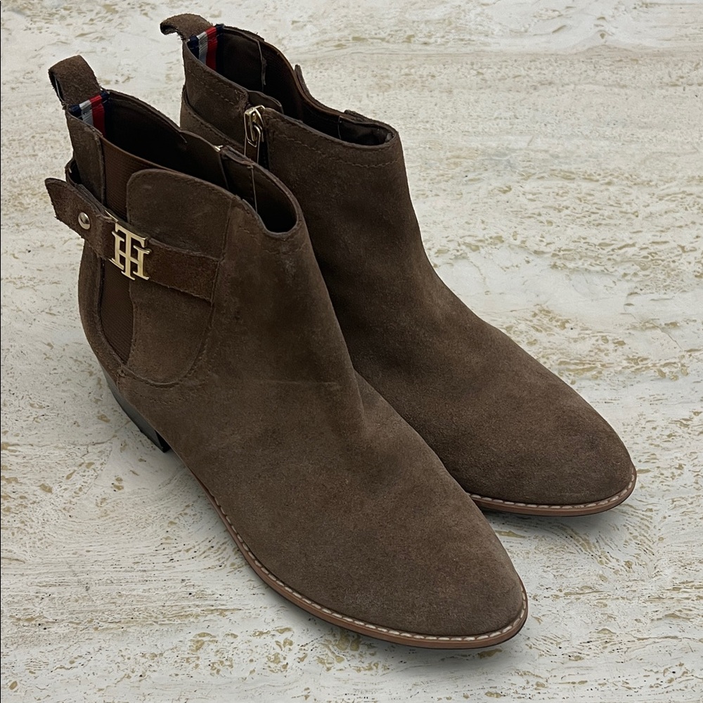 Tommy Hilfiger women’s brown ankle boots size 8
